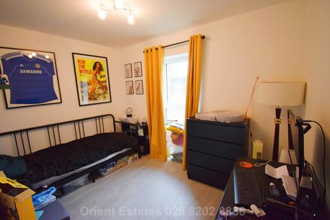 2 bedroom flat for sale, Woodlark Apartments, London