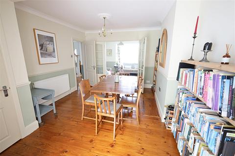 3 bedroom semi-detached house to rent, Elm Drive, Hove