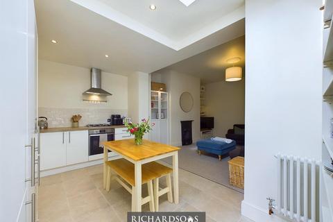 2 bedroom ground floor flat for sale, Queen Alexandra Road