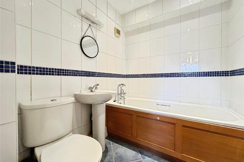 2 bedroom apartment to rent, Victoria Street, Englefield Green, Egham, TW20