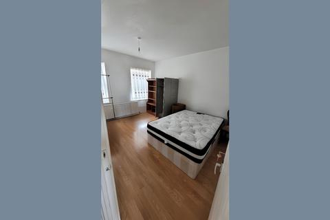 3 bedroom maisonette to rent, London N17