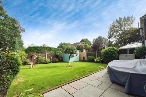 4 bedroom detached house for sale, Thorneycroft, Leigh