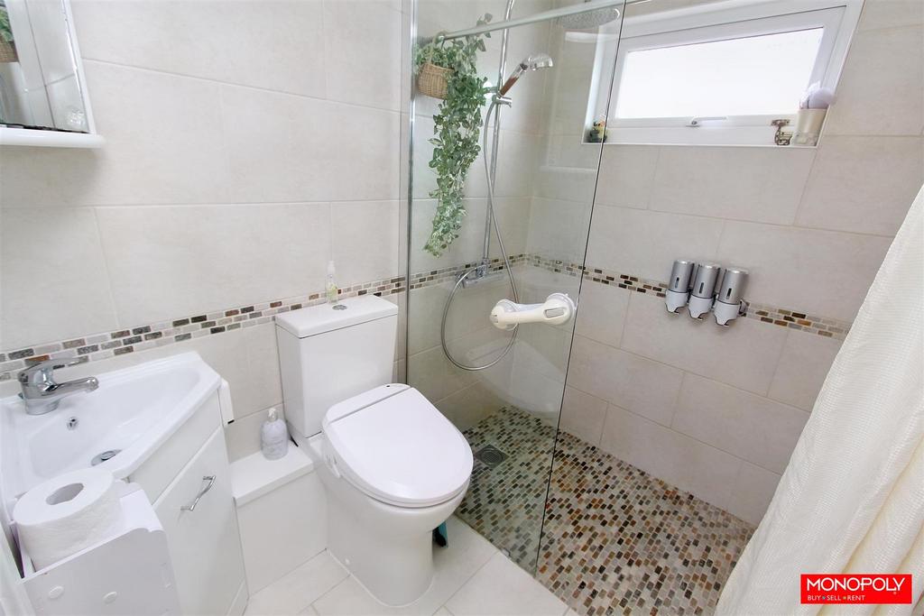 Master En Suite.jpg