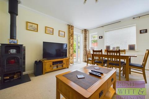 2 bedroom bungalow for sale, Collinswood Drive, St. Leonards-On-Sea