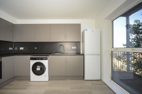 2 bedroom flat to rent, Frances Street London SE18