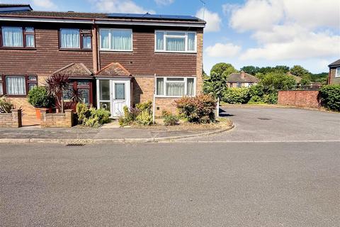 3 bedroom end of terrace house for sale, Elmhurst Drive, Hornchurch, Essex