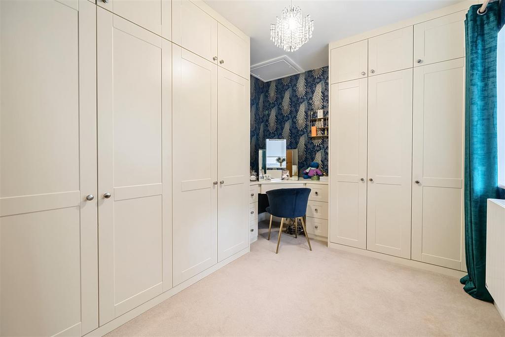 Ivy Glen Dressing Room Bed5.jpg