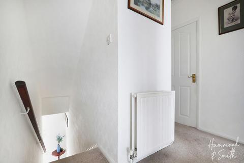 2 bedroom maisonette for sale, Chingford Mount Road, London E4