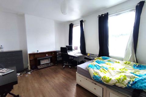 1 bedroom flat for sale, Fifth Avenue, London, London, E12 6DA