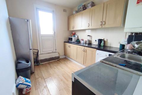 1 bedroom flat for sale, Fifth Avenue, London, London, E12 6DA