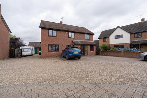 4 bedroom detached house for sale, Pine View, Stowmarket IP14