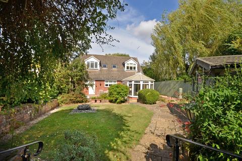 4 bedroom detached house for sale, Brooks Road, Raunds