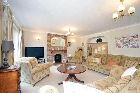 4 bedroom detached house for sale, Brooks Road, Raunds