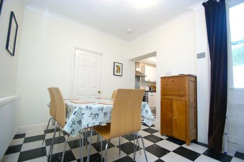 3 bedroom terraced house to rent, King Street, Margate, CT9