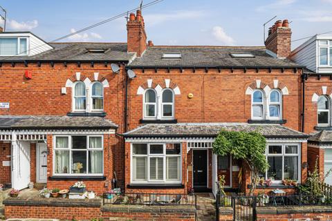 6 bedroom terraced house for sale, Hill View Avenue, Chapel  Allerton, Leeds, LS7