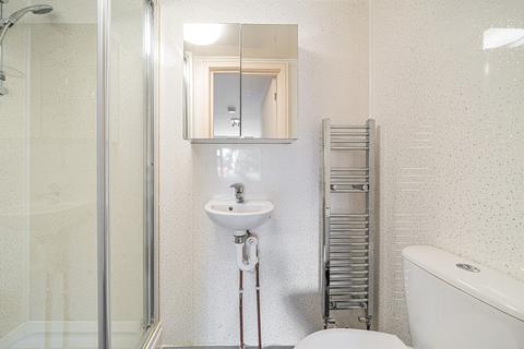24 Rowan Close, London, W5 4YJ
