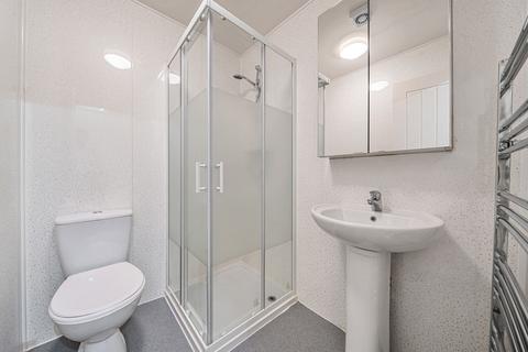 24 Rowan Close, London, W5 4YJ