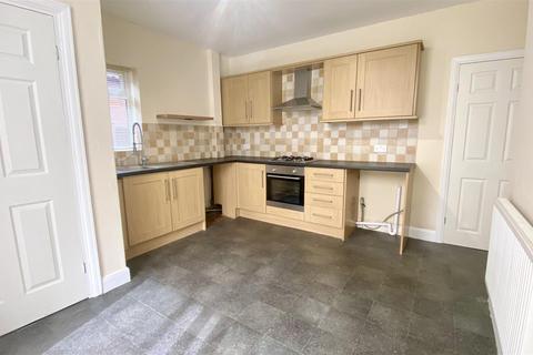 3 bedroom semi-detached house to rent, Briar Lane, Mansfield