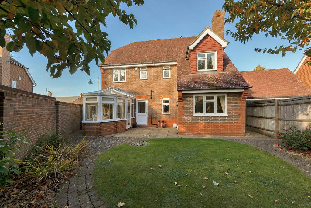 Discovery Drive, Kings Hill 4 bed detached house for sale £600,000
