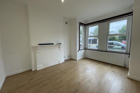 2 bedroom maisonette to rent, Central Road, Wembley, HA0