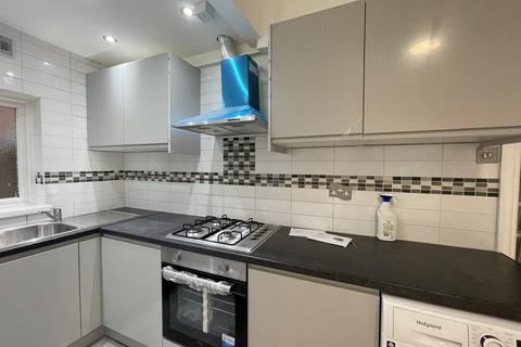 2 bedroom maisonette to rent, Central Road, Wembley, HA0