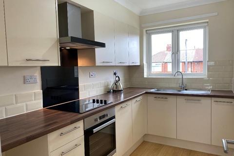 2 bedroom flat to rent, Weston Court, Westlands Rd, HULL, HU5 5NG