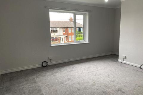 2 bedroom flat to rent, Weston Court, Westlands Rd, HULL, HU5 5NG