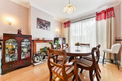 3 bedroom terraced house for sale, Stoneleigh Avenue, Worcester Park