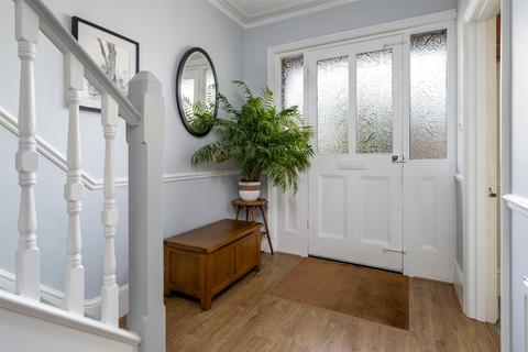 8 Belmont Road, Reigate, RH2 7EE