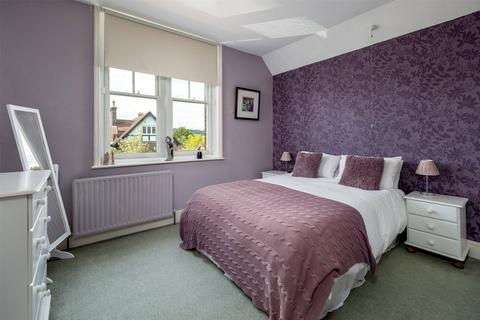 8 Belmont Road, Reigate, RH2 7EE