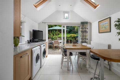8 Belmont Road, Reigate, RH2 7EE