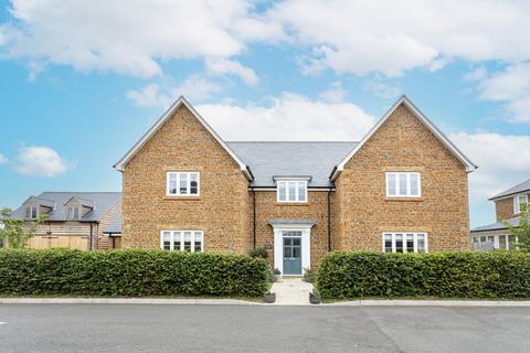 5 bedroom detached house for sale, Meadow Lane, Warwick CV35