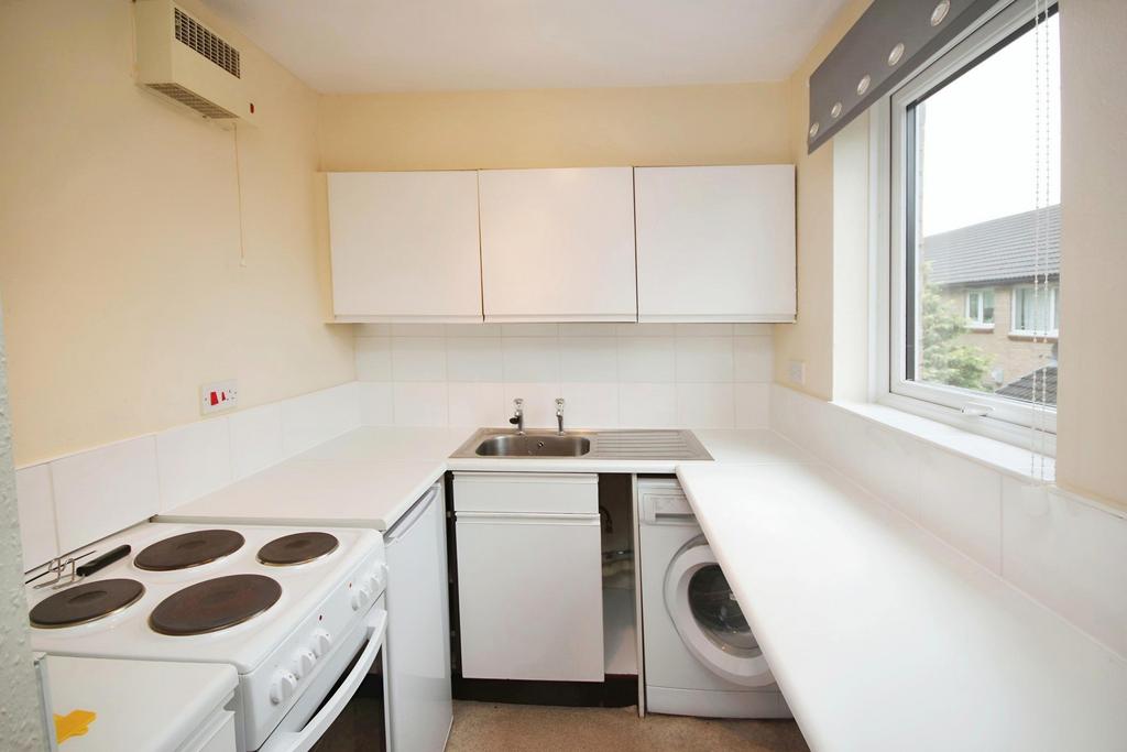 Tom Price Close, Fairview... 1 bed flat to rent £625 pcm (£144 pw)