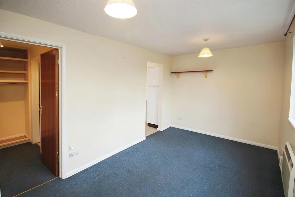 Tom Price Close, Fairview... 1 bed flat to rent £625 pcm (£144 pw)