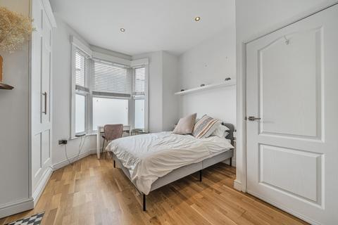 29 Ham Park Road, London, E15 4HE