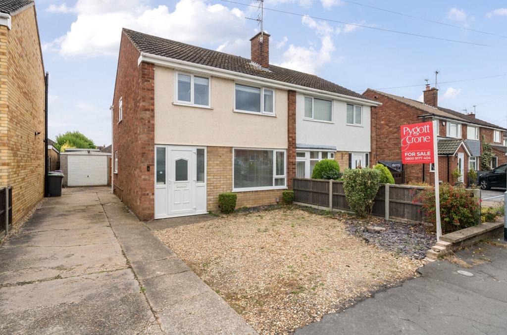 Malton Road, North Hykeham, Lincoln... 3 bed semidetached house for