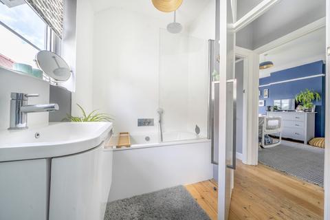 37 Horn Park Lane, London, SE12 8UX