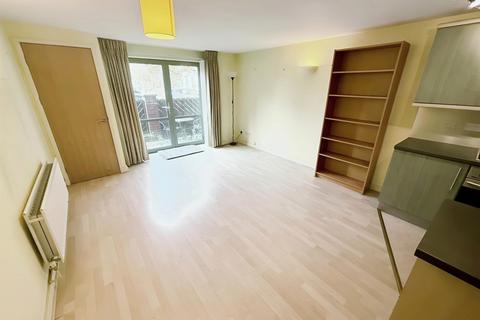 2 bedroom flat for sale, Raleigh Square, Nottingham, NG7