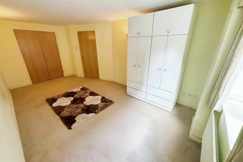 2 bedroom flat for sale, Raleigh Square, Nottingham, NG7