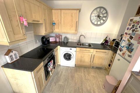 2 bedroom flat for sale, Bell Chase, Aldershot