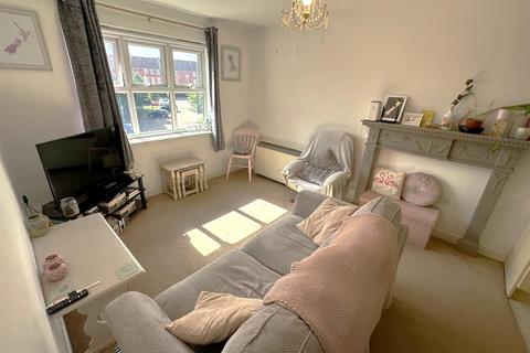 2 bedroom flat for sale, Bell Chase, Aldershot