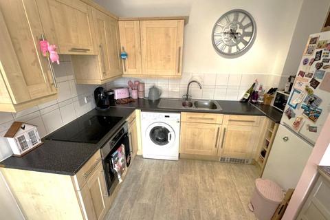 2 bedroom flat for sale, Bell Chase, Aldershot