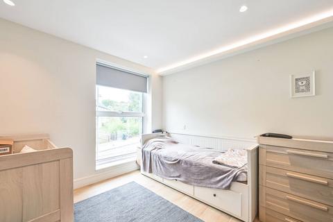 3 bedroom flat to rent, Tamarind Court, Mill Hill East, London, NW7