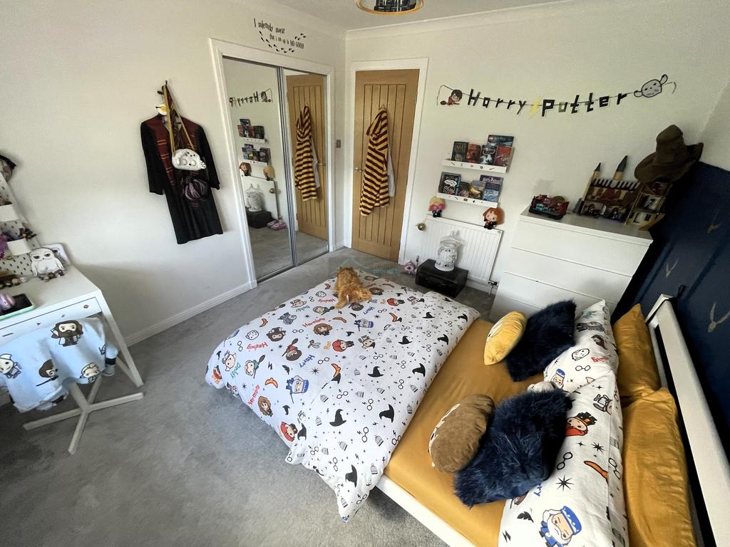 Bedroom 3b.JPG