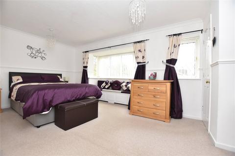 7 Longwood Vale, Tingley, Wakefield, WF3 1UL