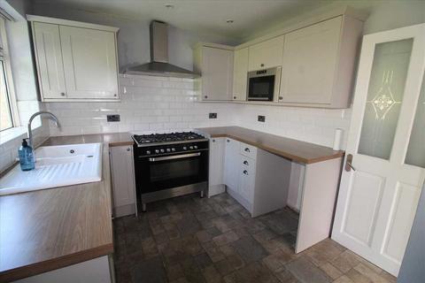 3 bedroom end of terrace house to rent, Harleston Road, Kirkby