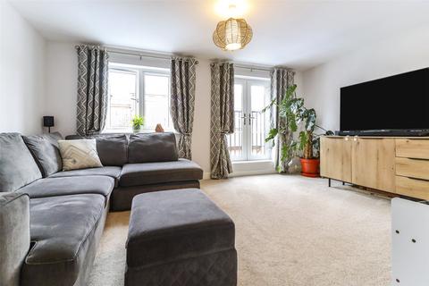 4 bedroom terraced house for sale, Jubilee Drive, Fleet GU52