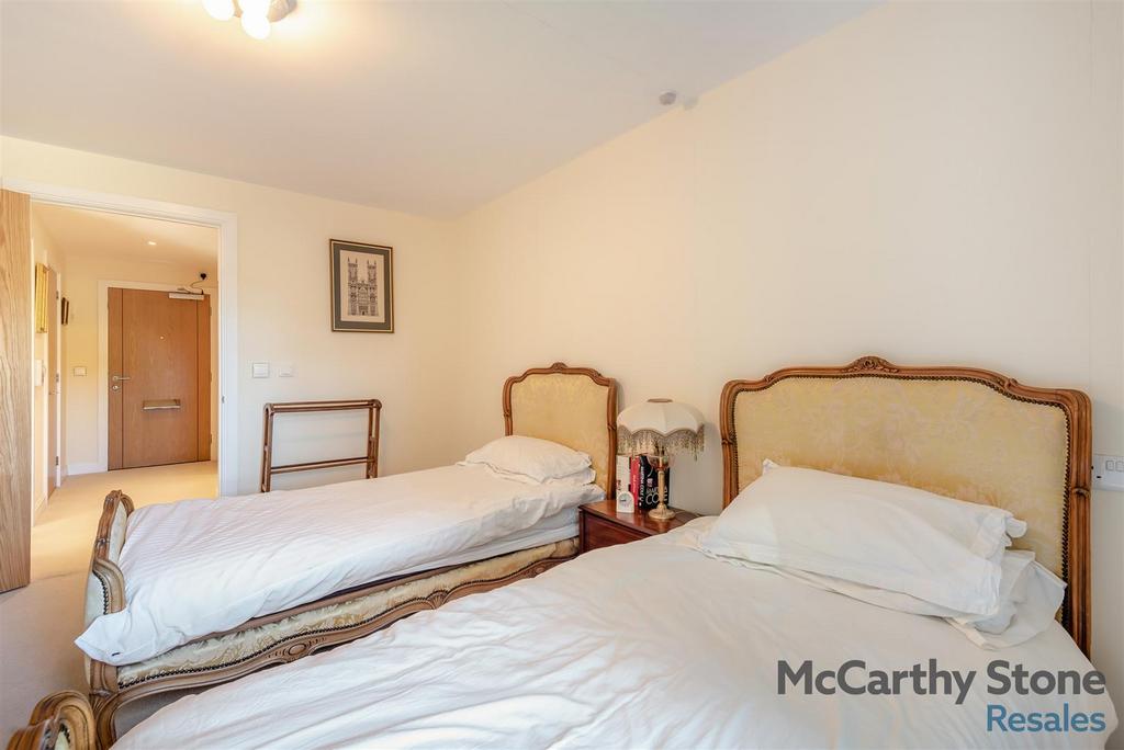 8665277-interior10.jpg
