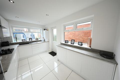 2 bedroom terraced house for sale, Eastfield Road, Hull