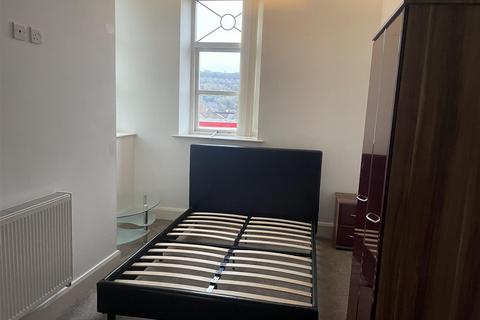 1 bedroom property to rent, Prescott Street, Halifax HX1